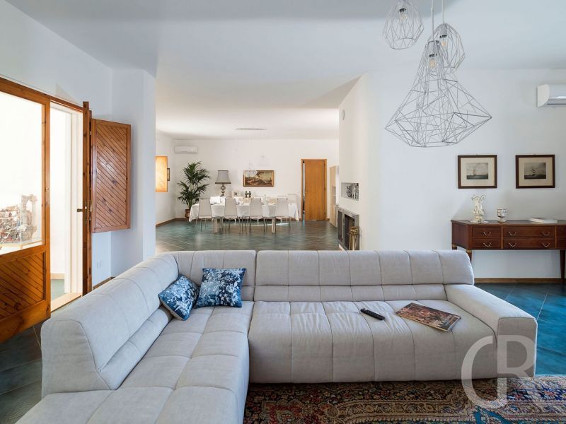 villa-salinella-sofa.jpg