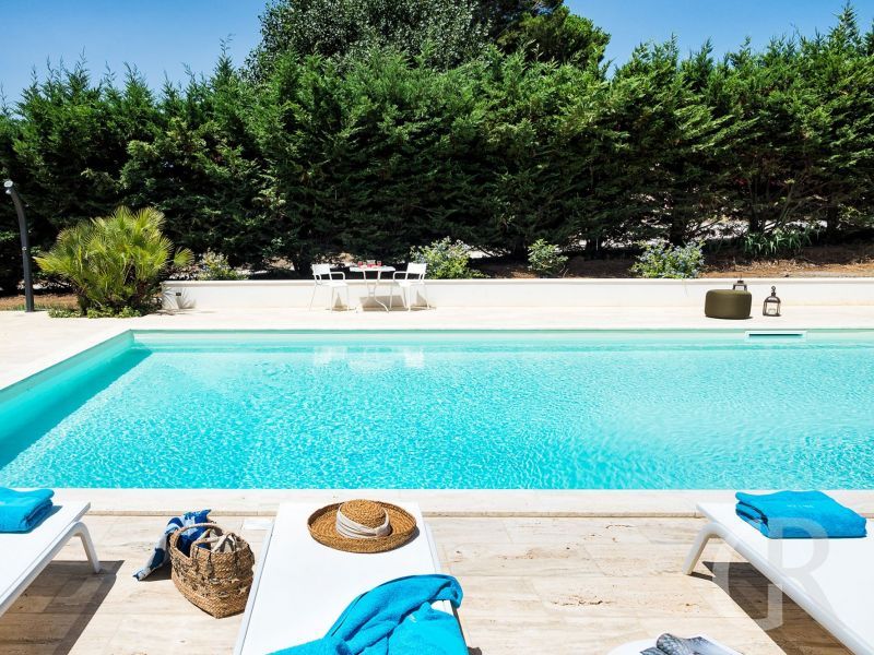villa-san-ciro-am-pool.jpg