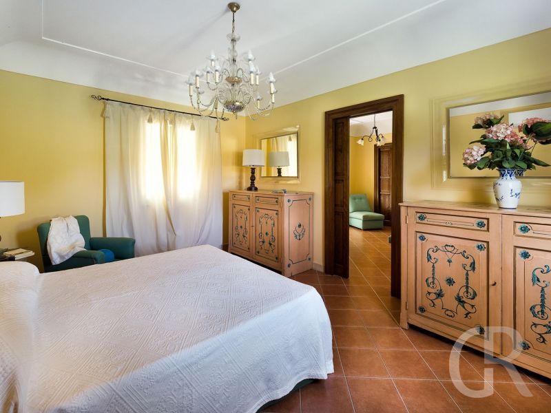 villa-san-ciro-grosses-schlafzimmer.jpg
