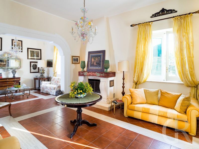 villa-san-ciro-sofa-im-wohnzimmer.jpg