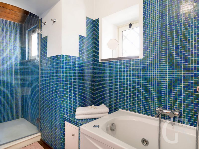 villa-saracina-blaues-bad.jpg