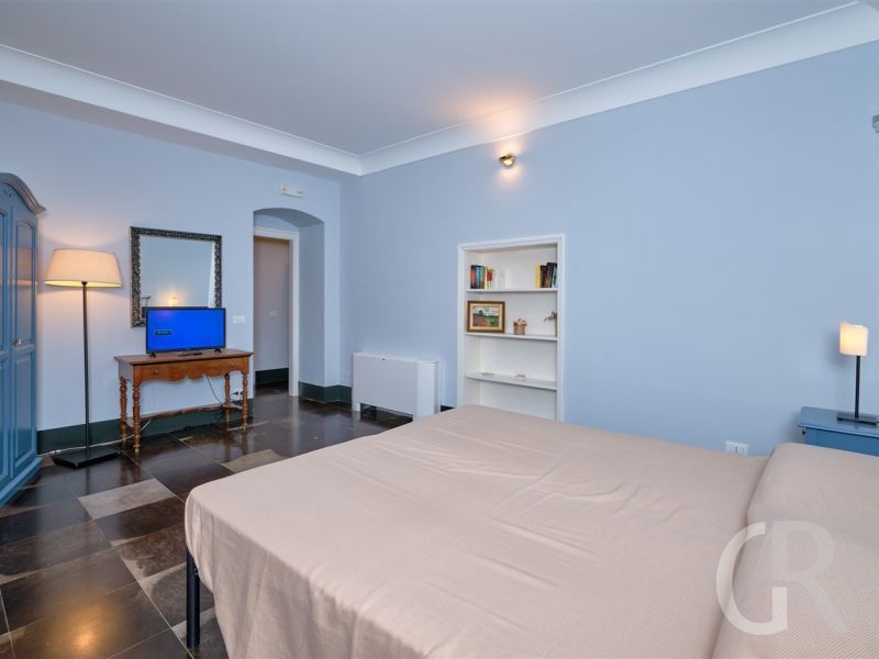 villa-scifazzo-grosszuegiges-schlafzimmer.jpg