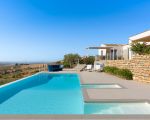 villa-tangi-villa-und-pool.jpg