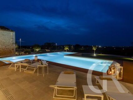 villa-trifilla-abendstimmung-am-pool.jpg