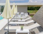 villa-venere-sonnenliegen.jpg