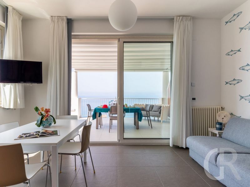 villa-vulcano-esstisch-mit-schlafsofa.jpg