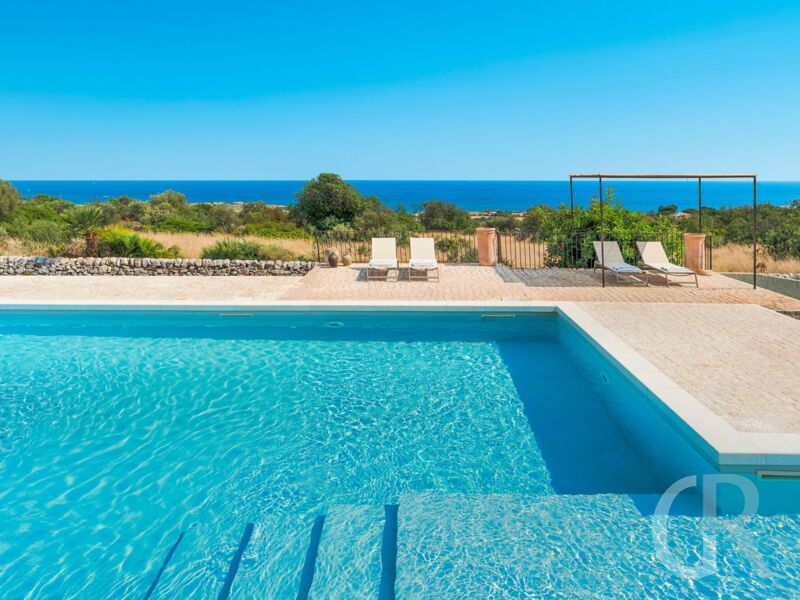 carrubi-pool.jpg