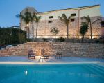 casa-don-carlo-pool-mit-blick-auf-die-villa.jpg