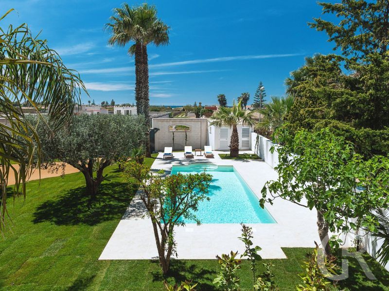 casa-marsala-1-pool-mit-sonnenterrasse.jpg