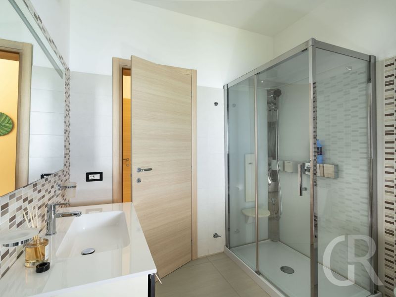 ferienhaus-stella-maris-grosse-dusche.jpg