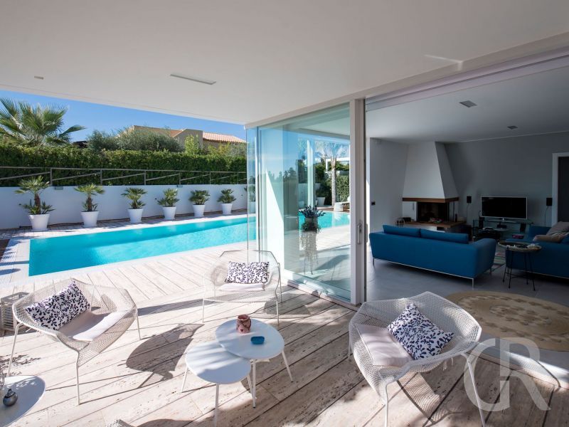 ferienhaus-villa-bellini-blick-auf-den-pool.jpg