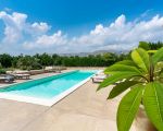 ferienvilla-grosser-pool.jpg