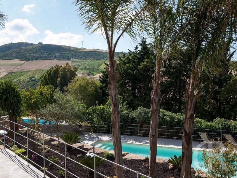 ferienvilla-marietta-garten-und-pool.jpg