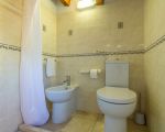 ferienwohnung-amarillis-bad-miot-toilette-und-bidet.jpg