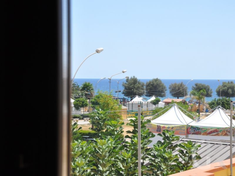 ferienwohnung-corrado-blick-zum-meer.JPG
