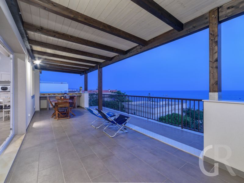 ferienwohnung-ducezio-dachterrasse-mit-meerblick.jpg