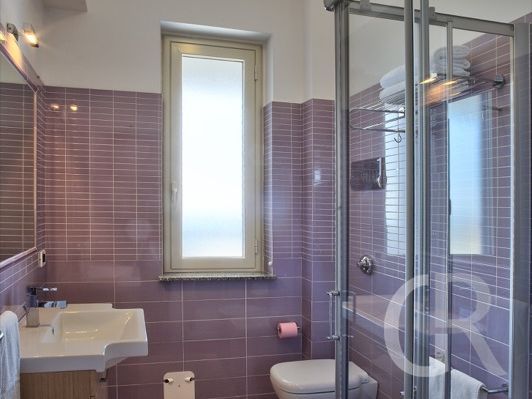 ferienwohnung-glicine-duschbad.jpg