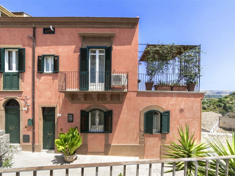 ferienwohnung-sette-capelli-blick-auf-das-rote-haus.jpg