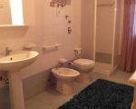 ferienwohnung-silvio-badezimmer-mit-dusche.JPG