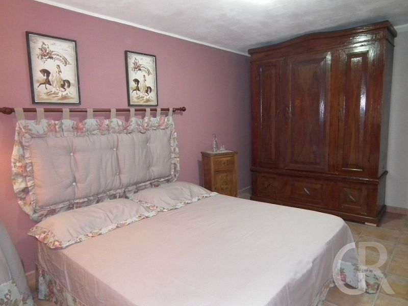 ferienwohnung-silvio-schlafzimmer-mit-grossem-kleiderschrank.JPG