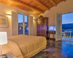 ferienwohnung-ulisse-schlafraum-mit-terrasse-am-abend.jpg