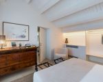 villa-acqua-marina-bett-und-kommode.jpg