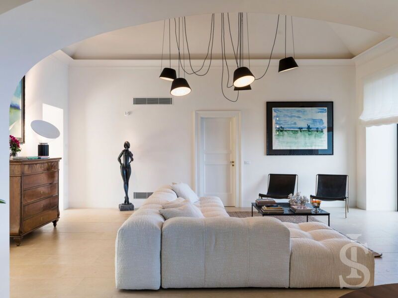 villa-acqua-marina-wohnzimmer-mit-sofa.jpg