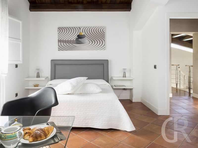 villa-agora-weises-schlafzimmer.jpg