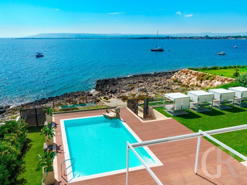 villa-angelina-pool-mit-meerblick.jpg