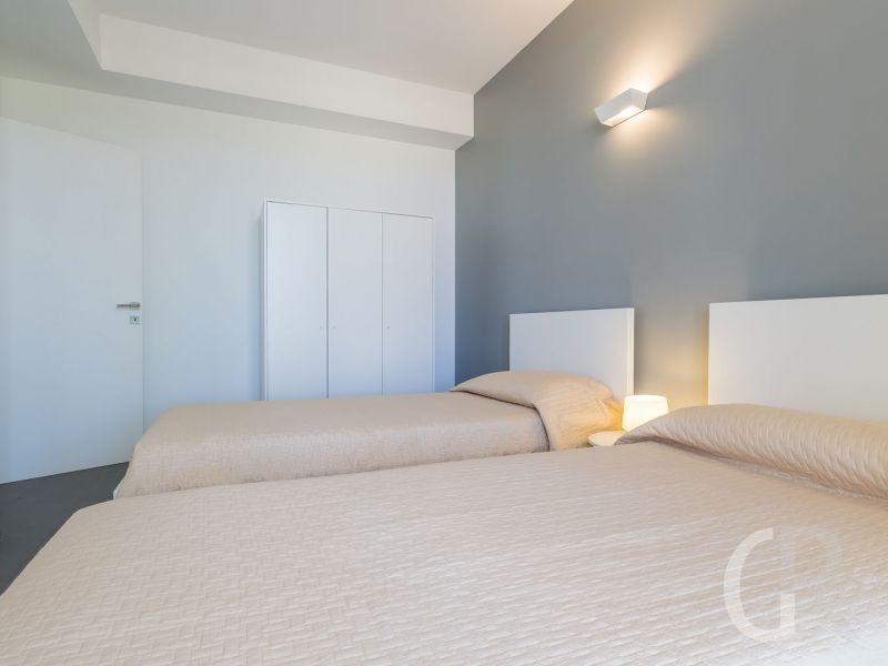 villa-anthea-geraumiges-schlafzimmer.jpg