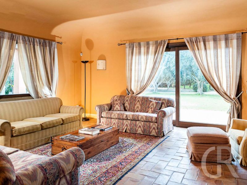 villa-arangea-wihnzimmer-mit-terrassenausgang.jpg