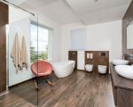 villa-artemare-geraeumiges-badezimmer.jpg