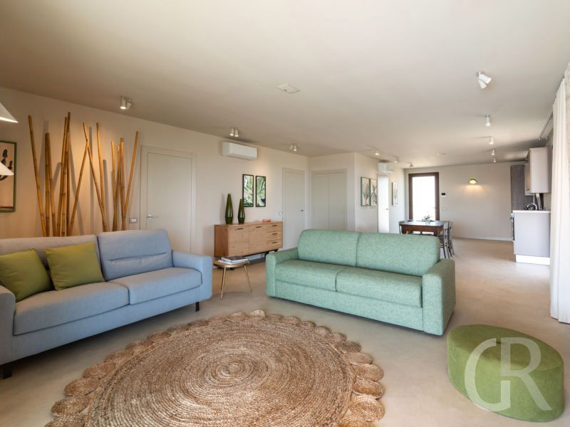 villa-auliva-wohnzimmer-mit-sofa.jpg