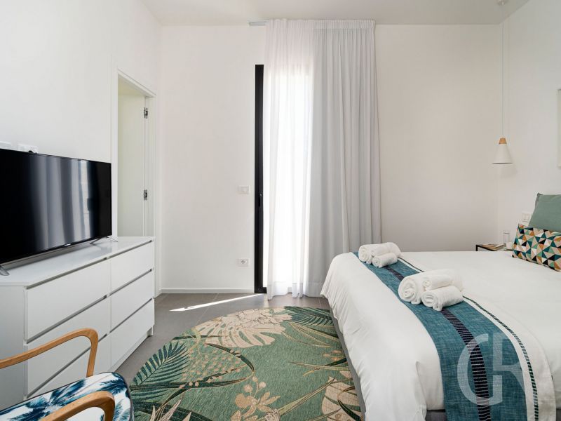 villa-bonita-gruen-weisses-bett.jpg