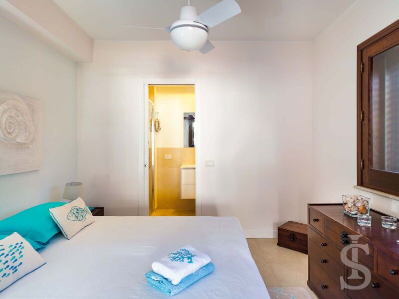 villa-cala-mancina-schlafzimmer.jpg