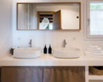 villa-casita-grosser-spiegel-im-badezimmer.jpg