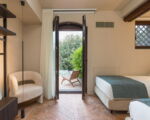 villa-continella-schlafzimmer-mit-zwei-einzelbetten-und-terrassenausgang.jpg