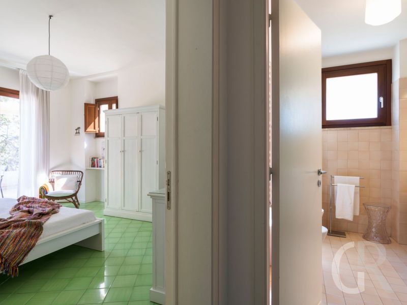 villa-coralia-schlafzimmer-und-bad.jpg