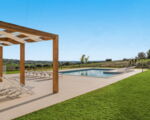 villa-dimora-bufalefi-terrasse-und-rasenflaeche-am-pool.jpg