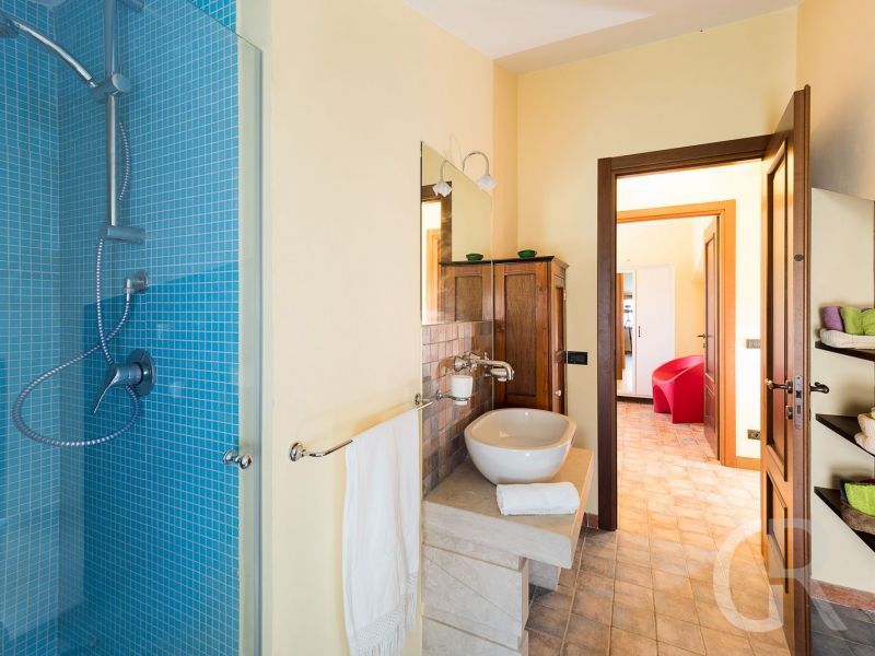 villa-dora-badezimmer-mit-dusche.jpg
