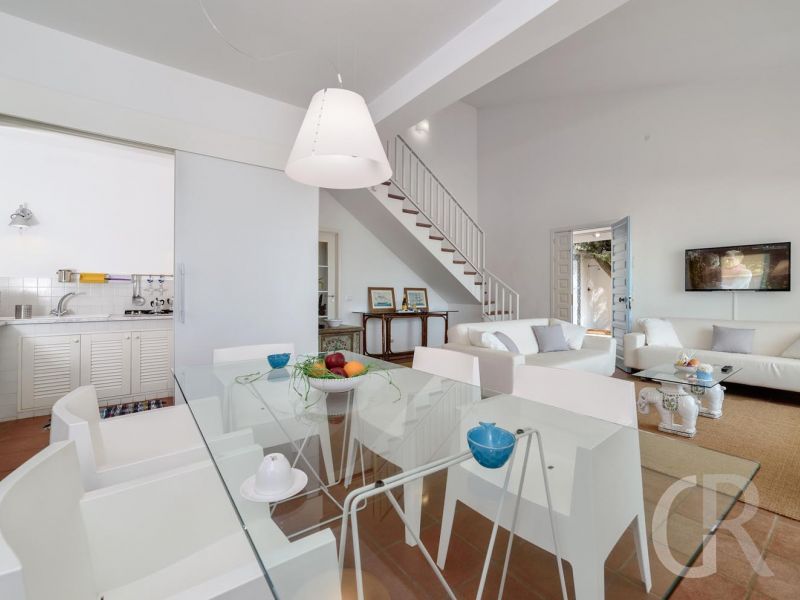 villa-elettra-esstisch.jpg