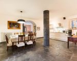 villa-etna-retreat-esstisch-kuechenbereich.jpg