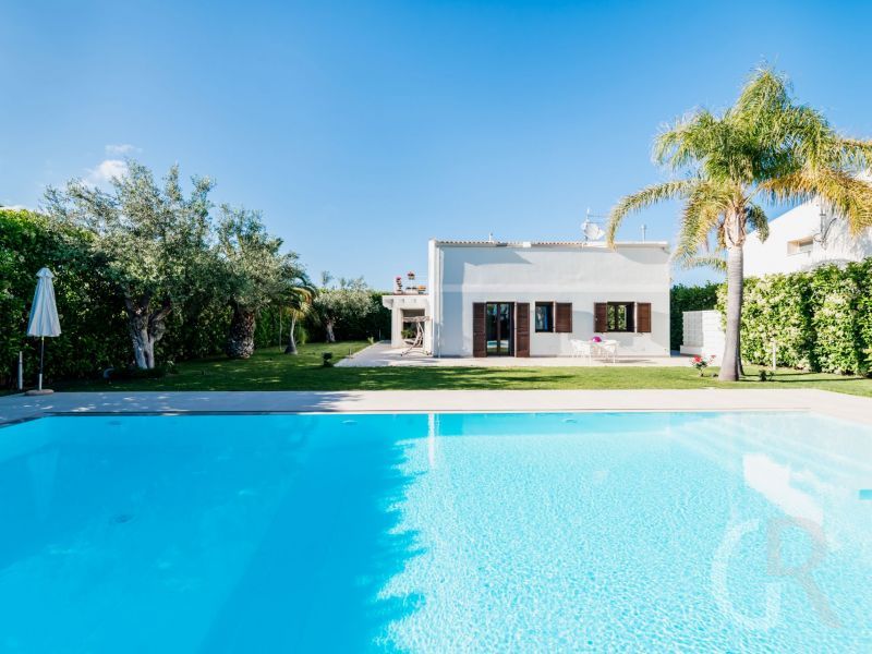 villa-flora-pool-und-villajpg.jpg