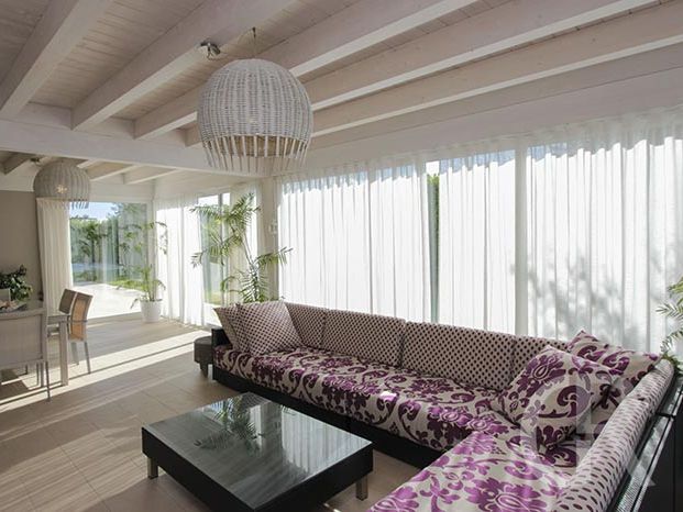 villa-flora-sofaecke-im-wohnzimmer.jpg