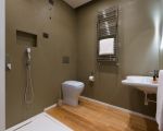villa-gianos-badezimmer-mit-offener-dusche.jpg