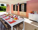 villa-gira-sole-esstisch-auf-der-terrasse.jpg