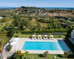 villa-greta-blick-auf-den-pool-und-die-landschaft.jpg