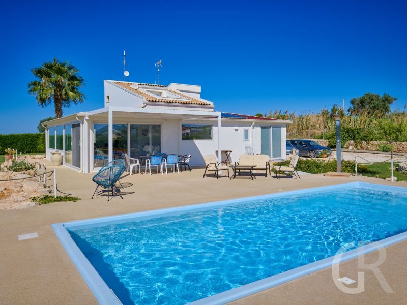 villa-ibla-schwimmbad-und-ferienhaus.jpg