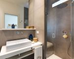 villa-isabella-braunes-badezimmer.jpg
