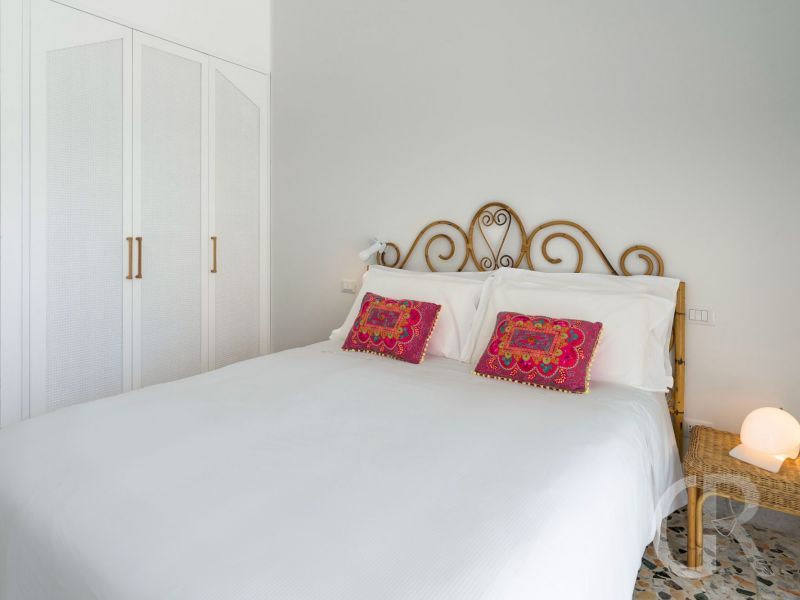villa-la-belle-doppelbett-mit-schrank.jpg